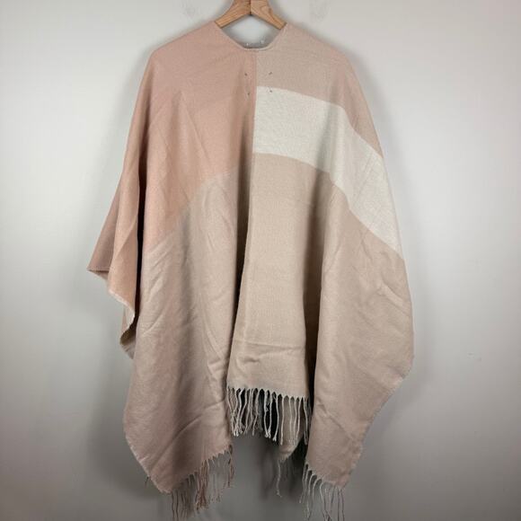 Soia & Kyo Poncho Women's One Size Beige Pink Colorblock Fringe Wrap Scarf NWT - Picture 5 of 6